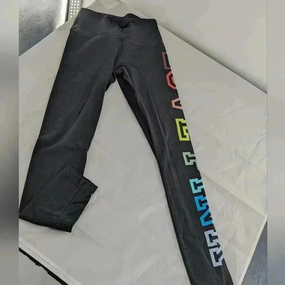 Pink victoris'a secret Yoga women's size small black leggings logo hit on side